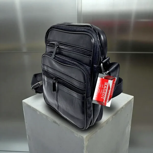 Borseta barbateasca de umar,neagra, din piele naturala 19/16 cm, Magrot 25059